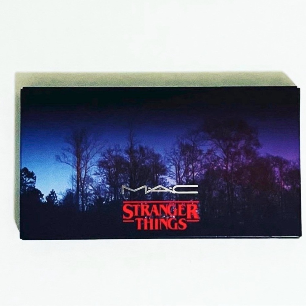MAC X Stranger Things Hawkins Class of 1986 Eye Palette - Picture 7 of 13